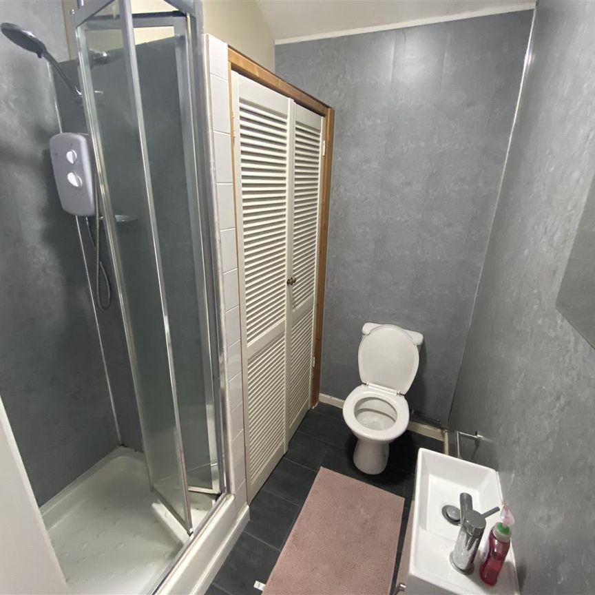 House For Rent Raymond Terrace, Pontypridd - Photo 1