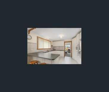 Spacious Family Home in Sought-After Blackmans Bay – Schools, Trans... - Photo 1