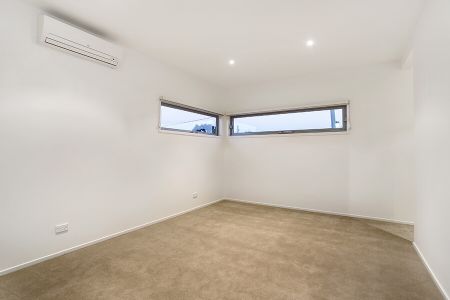 5 Leslie Street, Newport VIC 3015 - House For Rent | Domain - Photo 3