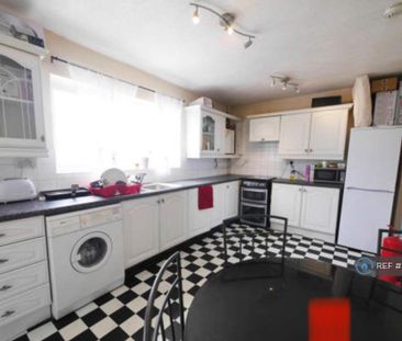 3 bedroom semi-detached house to rent - Photo 4