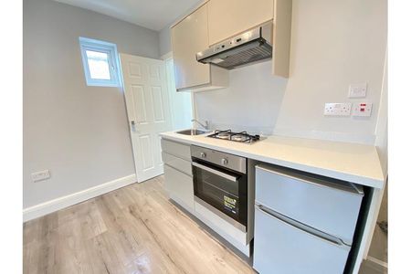 Studio to rent - Photo 3