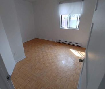 Pointe St-Charles- Nice 5 1/2 Available - Photo 1