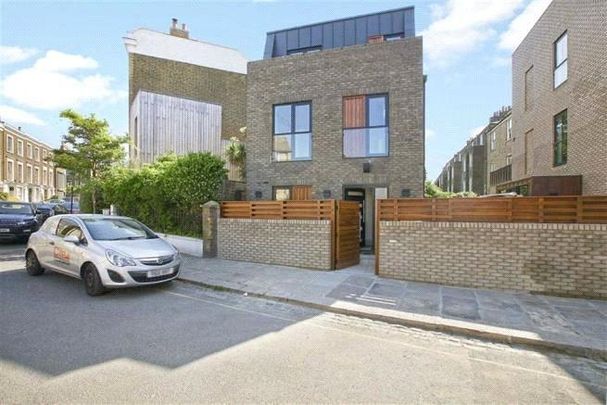 4 bedroom house in Camden - Photo 1