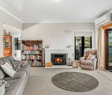 3 bedroom beauty in East Street Hamilton - Photo 3