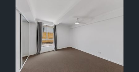 Spacious Renovated Home with Flexible Dual-Living Potential! - Photo 5