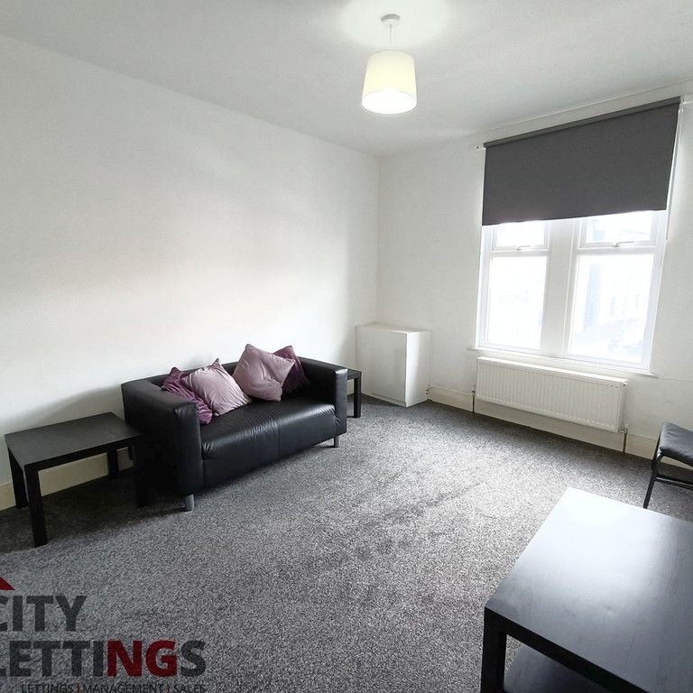 2 Bedroom Flat - Photo 1
