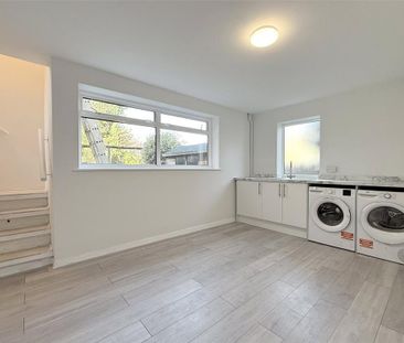 3 bedroom detached house to rent - Photo 2