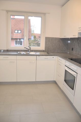 "grosszügige 4-Zimmer-Wohnung mit grossem Balkon an ruhiger Lage" - Foto 4