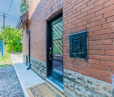 For Lease - 18 Sunnybrae Crescent Unit# Lower, Toronto, Ontario - Photo 3