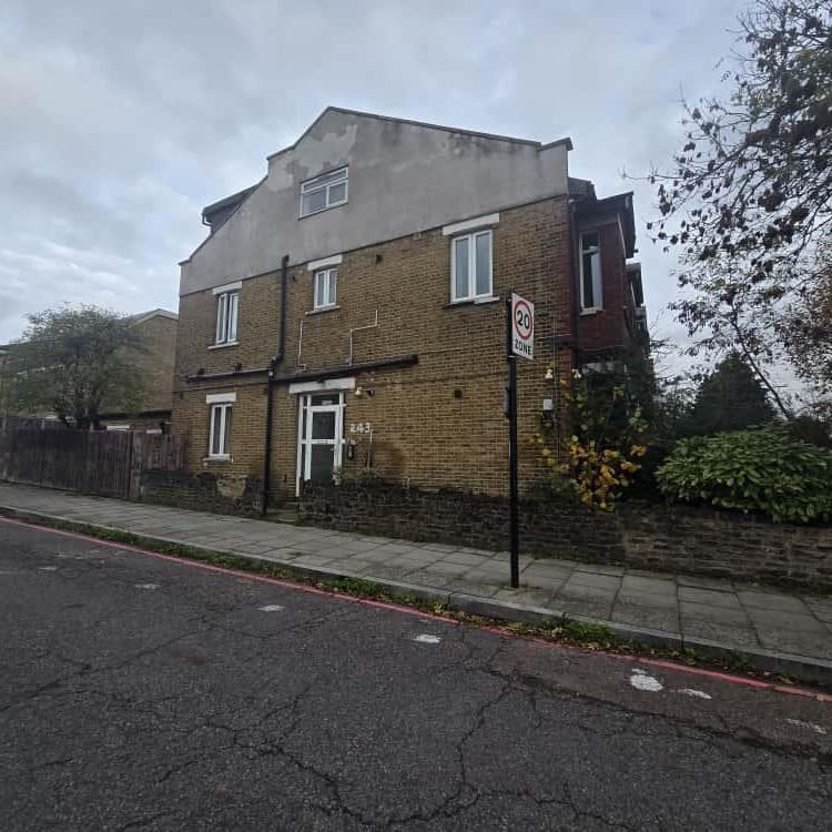 Studio to rent - Photo 1