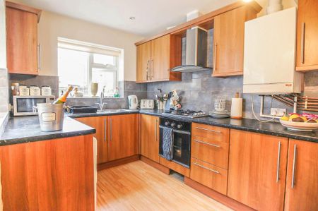 3 bedroom terraced house to rent - Photo 5