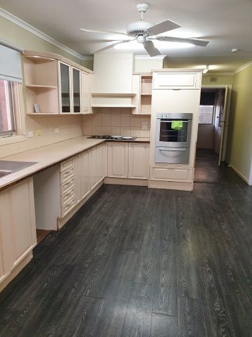 Three bedroom home - Photo 2