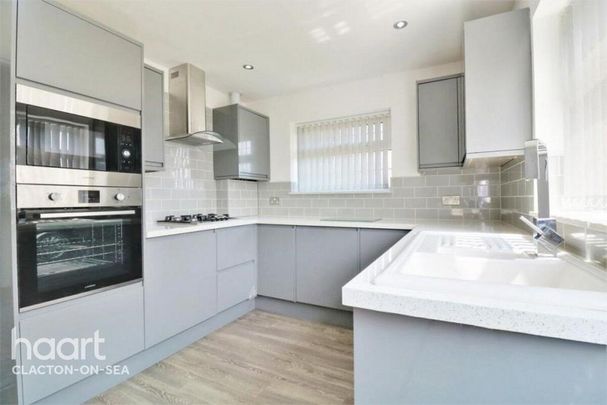 2 bedroom bungalow to rent - Photo 1