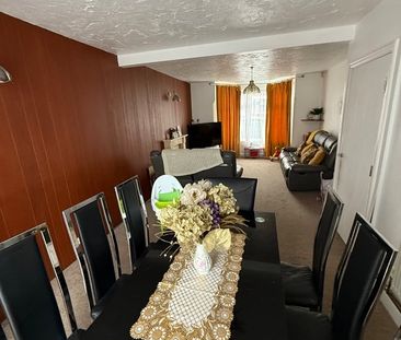 4 Bed Terraced House, Oldfield Road, CV5 - Photo 3