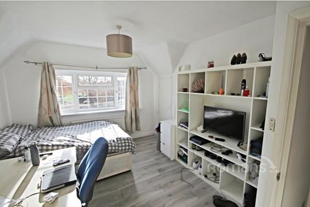 5 bedroom house to rent - Photo 2