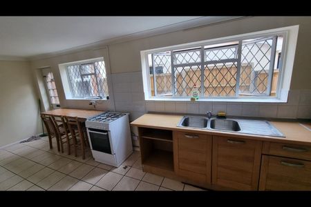 Room in a Shared House, Milton Road, SO15 - Photo 2