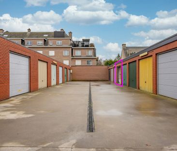 Volledig gerenoveerd appartement op de vierde verdieping in het cen... - Photo 2
