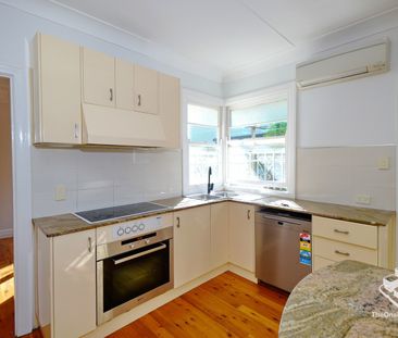 Prime Taringa Location - Spacious Family Home - Photo 5