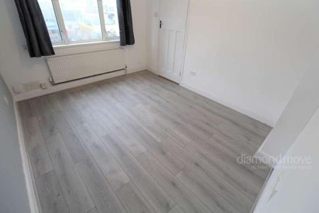 The Crescent, Harlington, UB3 - Photo 5