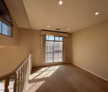 TOWNHOUSE LIVING AT ITS BEST - Photo 4