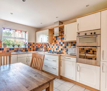 4 bedroom detached house to rent - Photo 2