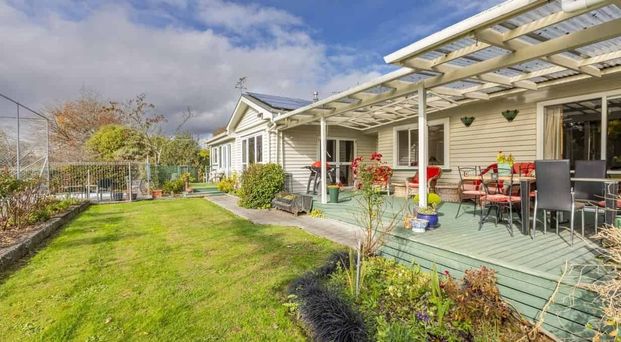 4 Bedroom Lifestyle in Waipawa - Photo 1