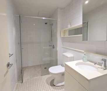 FABULOUS ONE BEDROOM + STUDY APARTMENT WITH CITY VIEWS + LARGE ENTE... - Photo 4