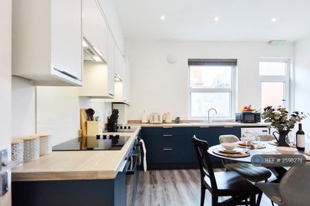 6 bedroom end of terrace house to rent - Photo 5