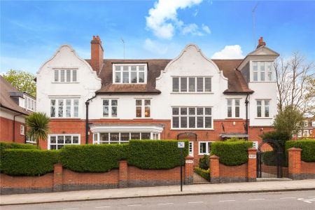 2 bedroom flat in Hampstead - Photo 4