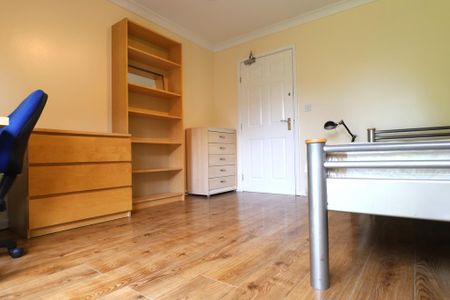 4 bedroom semi-detached house to rent - Photo 2