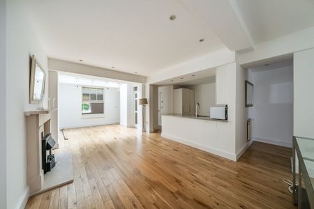 3 bedroom flat to rent - Photo 4