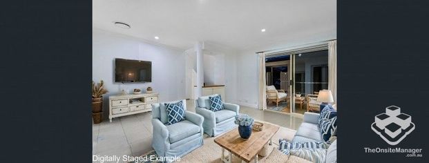 $900 p/w Townhouse in Gated Complex - Photo 1