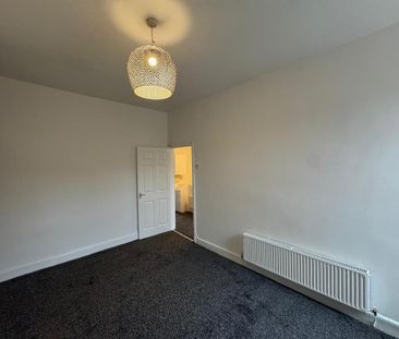 3 bedroom flat to rent - Photo 3