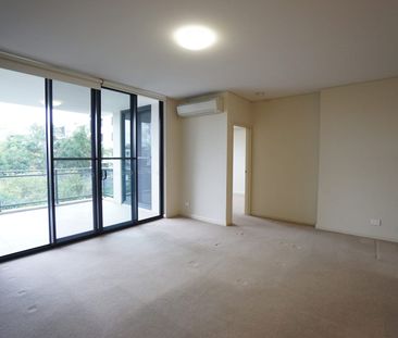 Stylish Two-Bedroom Apartment with Pool & Garden Views - Photo 1