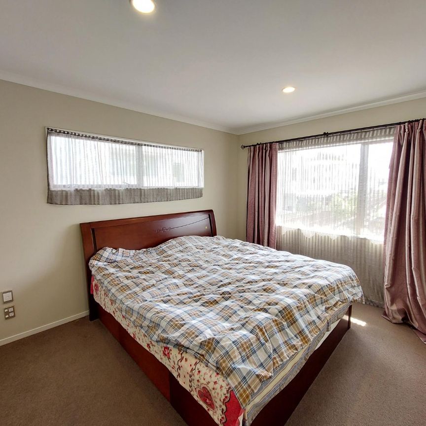 Family House In Henderson - Photo 1