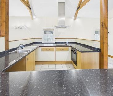 Brookthorpe, Gloucester - Photo 2