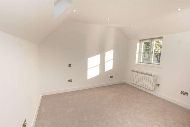 High Street, Witney, Oxfordshire, OX28 - Photo 1