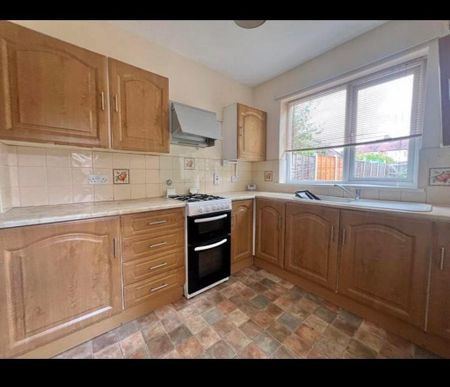 3 bedroom semi-detached house to rent - Photo 3