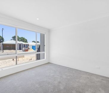 Quality Living Near Schools, Shops & New Train line. - Photo 2