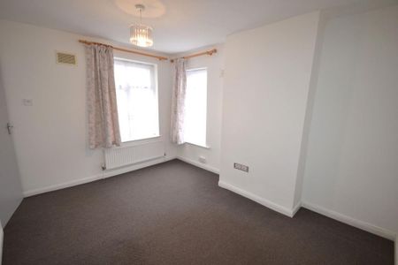2 bedroom end of terrace house to rent - Photo 4