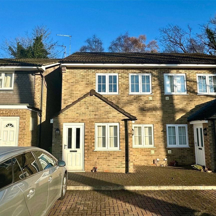 Sullivan Close, Farnborough, GU14 - Photo 1