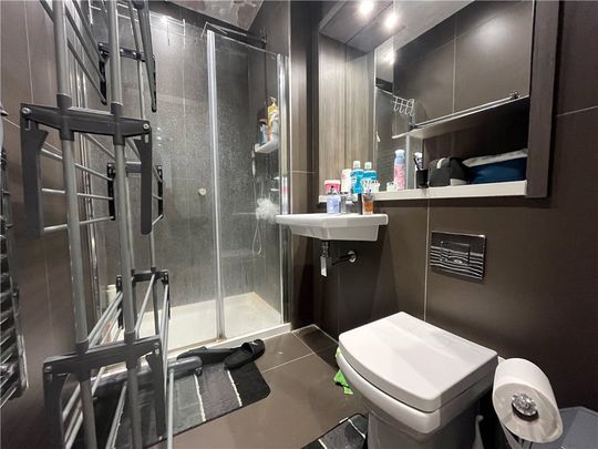 Staines Road, Hounslow, TW3 3GE - Photo 1