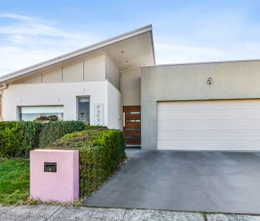 This home needs a new family - Photo 3
