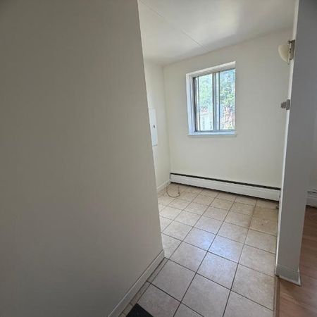 1 CH - 1 SDB - Québec - $899 /mo - Photo 4