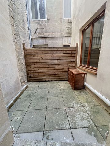 A LOUER AVIGNON INTRAMUROS ( 84000 ) : appartement 1 pièce - non meublé - climatisé - terrasse, - Photo 5