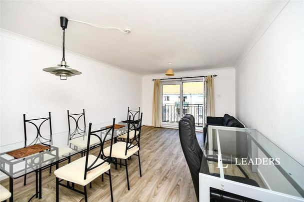 2 bedroom flat to rent - Photo 1