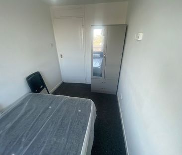Room in a Shared Flat, Marston Way, SE19 - Photo 4
