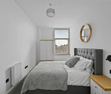 1 bedroom penthouse to rent - Photo 6