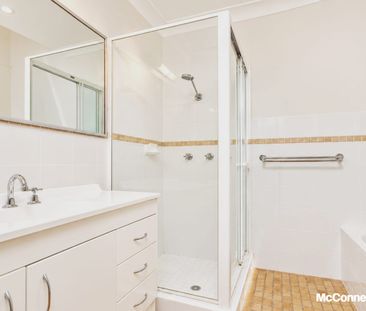 Spacious Three-Bedroom Villa in Prime Castle Hill Location - Photo 4