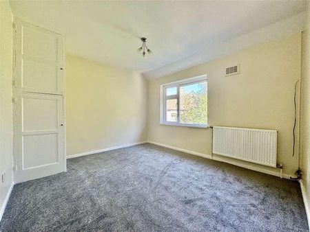 Daw Royds, Almondbury, Huddersfield, HD5 - Photo 2